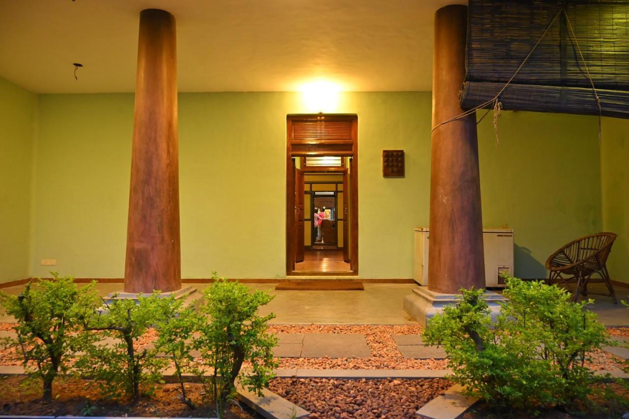 Les Boganveillea Heritage Guest House Auroville Exteriör bild